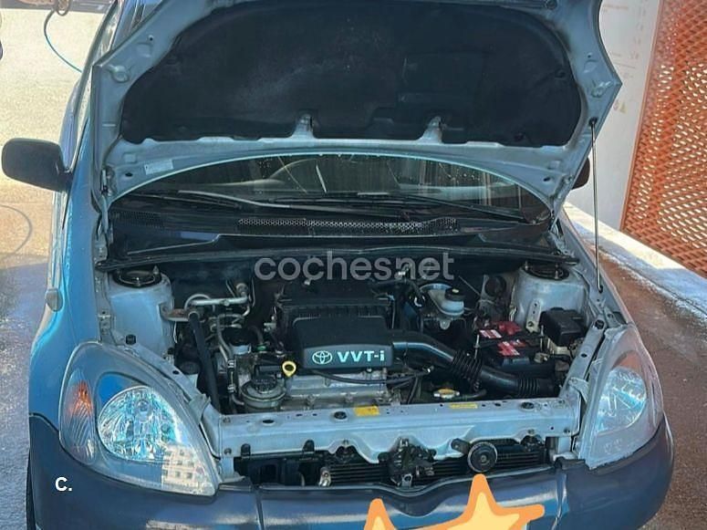 Usado Toyota Yaris Terra 68 CV (50 kW) 2001 Gris / plata Berlina