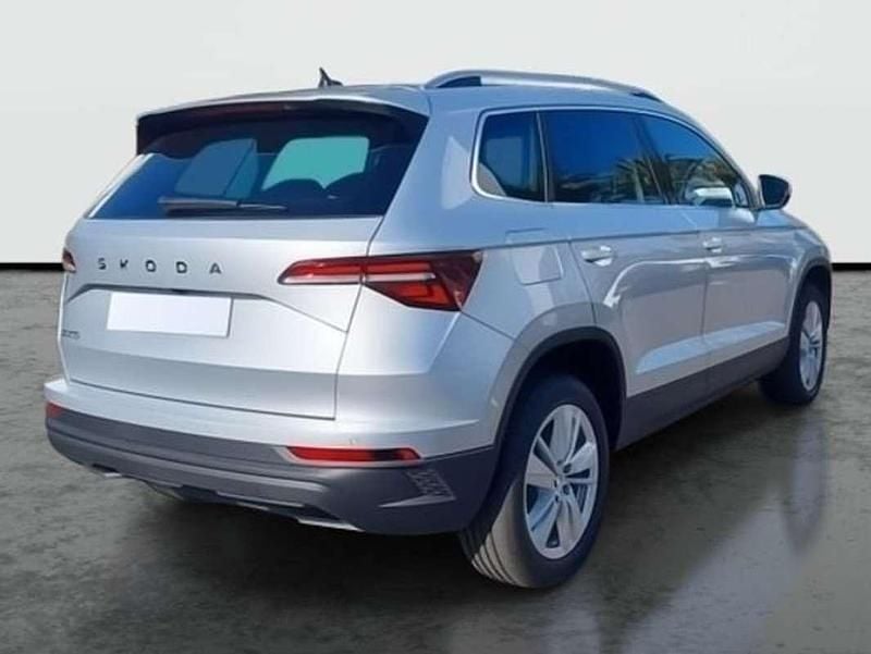 Usado Skoda Karoq Selection 116 CV (85 kW) 2025 Plateado SUV