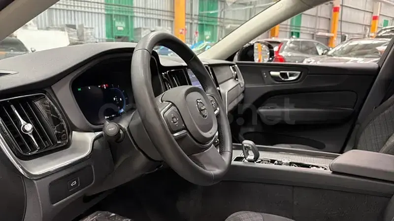 Usado Volvo XC60 Core 197 CV (144 kW) 2025 Negro SUV