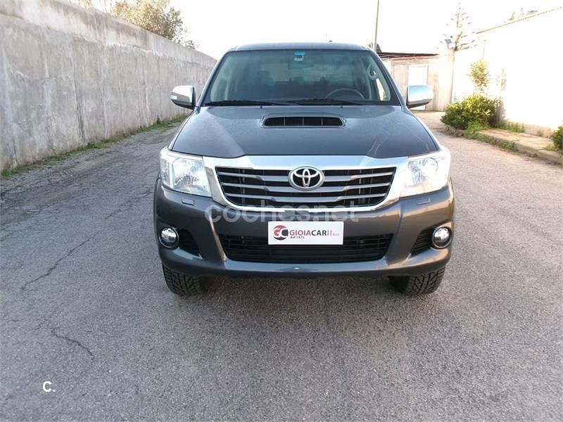Usado Toyota HiLux 150 CV (110 kW) 2017 Gris / plata Pickup/Camioneta