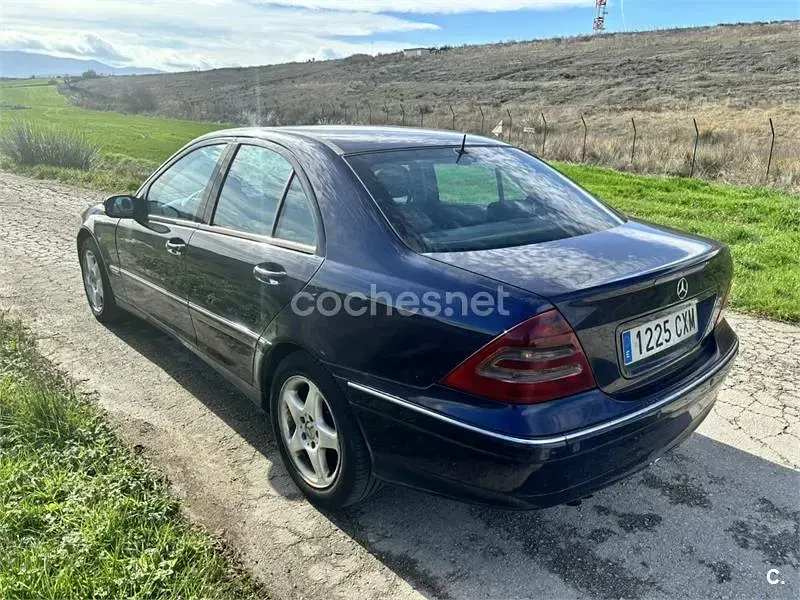 Używany Mercedes C220 Avantgarde 143 KM (105 kW) 2001 Niebieski Sedan/Limuzyna