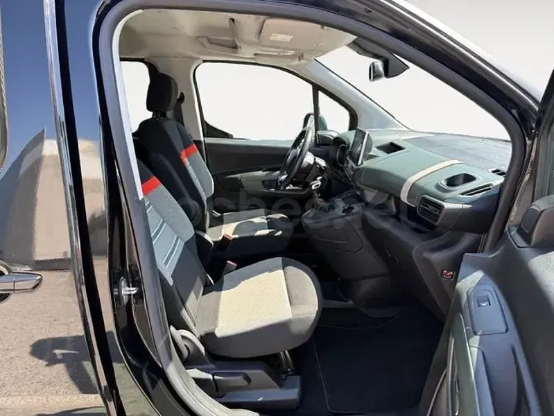 Usado Citroën Berlingo Shine 102 CV (75 kW) 2020 Negro Monovolumen