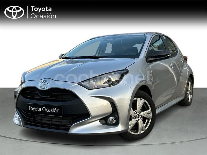Gris / plata Nuevo 2025 Toyota Yaris Hybrid Active Berlina | 20.700 € (Precio justo) - Imagen 1/4