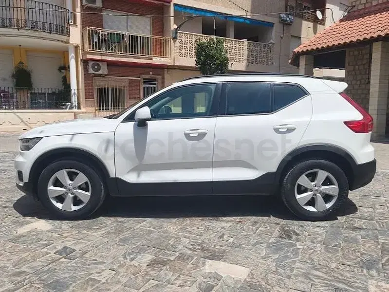Usado Volvo XC40 Momentum 150 CV (110 kW) 2020 Blanco SUV