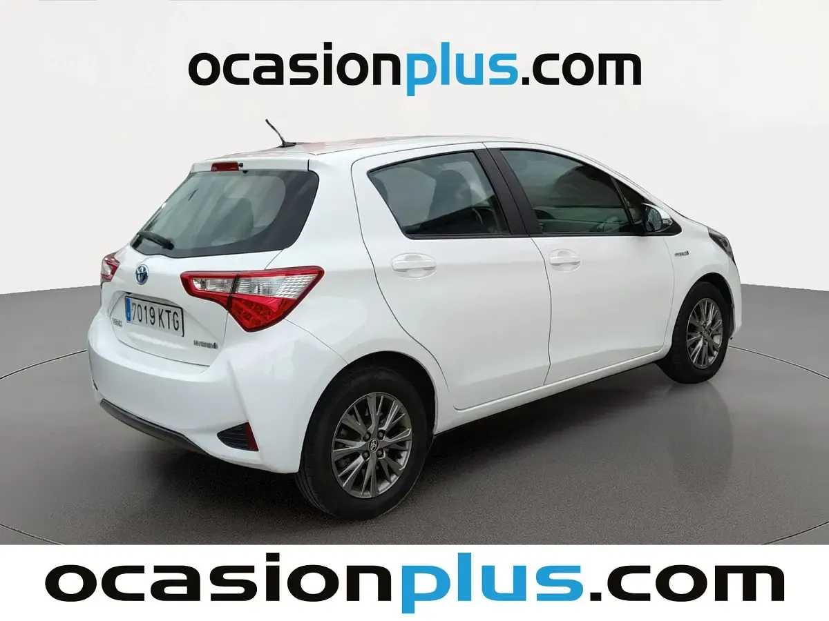 Usado Toyota Yaris Hybrid Active 100 CV (73 kW) 2019 Blanco Utilitario