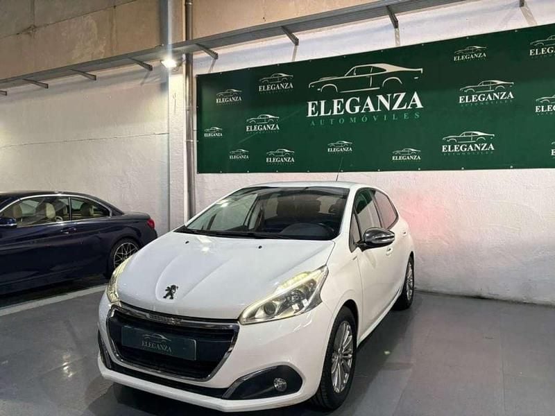 Usado Peugeot 208 Allure 110 CV (80 kW) 2018 Blanco Utilitario