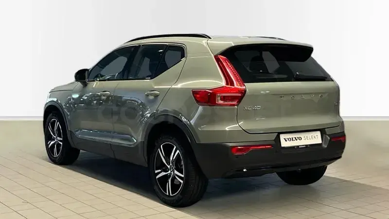 Usado Volvo XC40 Plus 163 CV (119 kW) 2025 Verde SUV