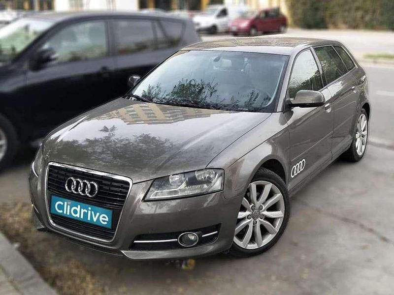 Usado Audi A3 Sportback Ambiente 140 CV (102 kW) 2011 Gris Utilitario