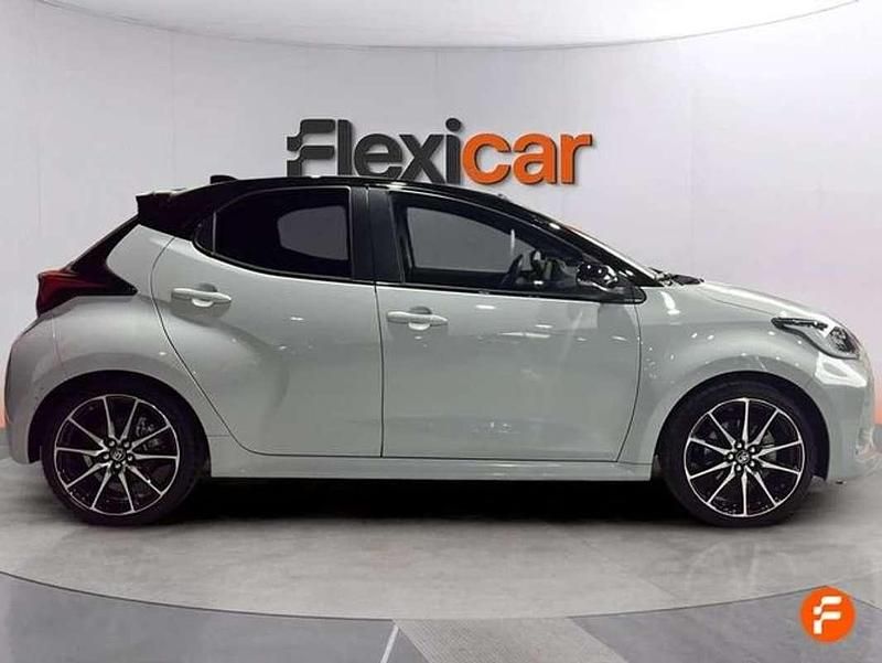 Usado Toyota Yaris Hybrid Plus 131 CV (96 kW) 2024 Blanco Utilitario