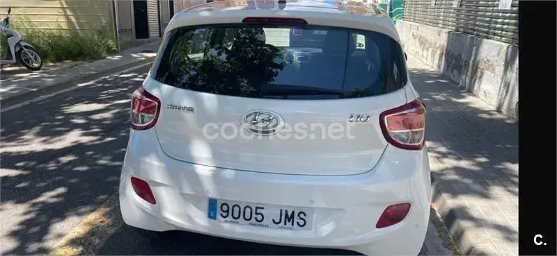 Usado Hyundai i10 Style 87 CV (63 kW) 2016 Blanco Utilitario