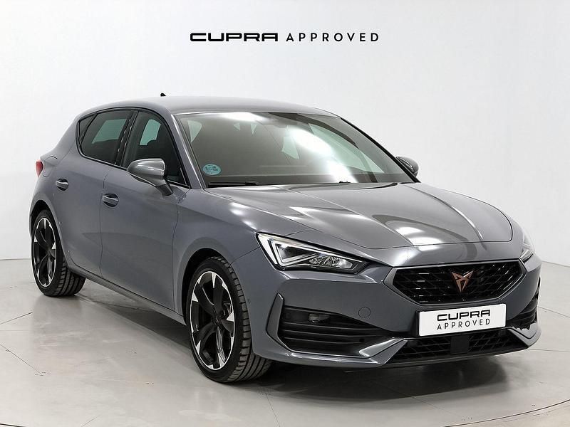 Gris metalizado Usado 2024 Cupra Leon Berlina | 29.490 € (Un poco caro) - Imagen 1/4