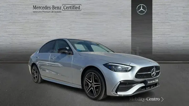 Usado Mercedes C300e AMG line 313 CV (230 kW) 2024 Plata hightech Berlina