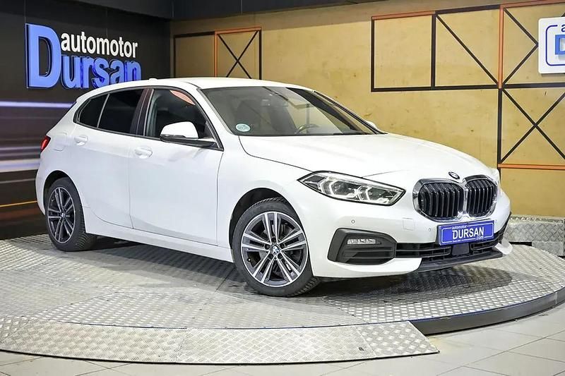 Begagnad BMW 118 150 HK (110 kW) 2022 Vit Halvkombi