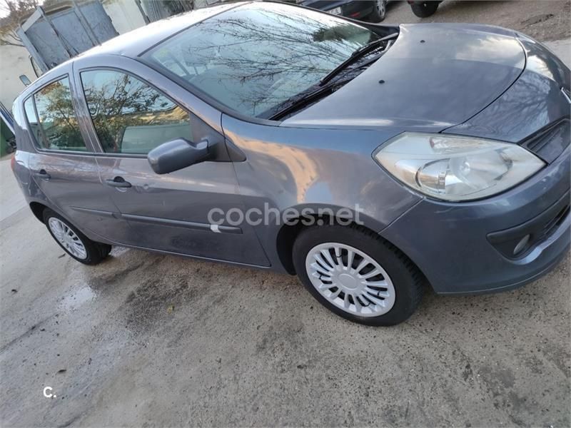 Usado Renault Clio II Dynamique 100 CV (73 kW) 2007 Berlina