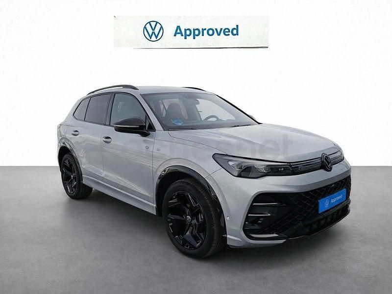 Usado VW Tiguan R-line 204 CV (150 kW) 2025 Gris / plata SUV