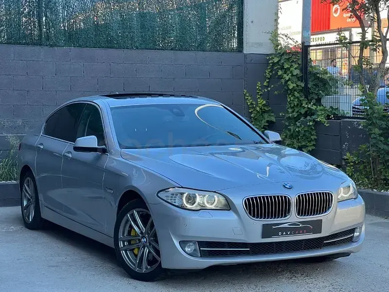 Usado BMW 528 Comfort Edition 245 CV (180 kW) 2013 Gris / plata Berlina