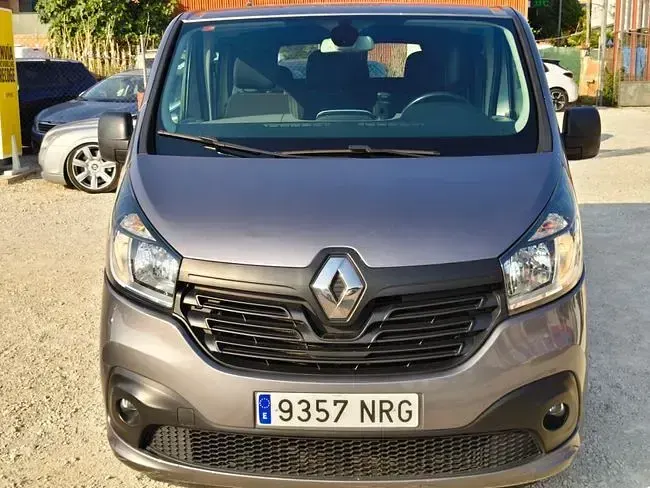 Usado Renault Trafic 125 CV (91 kW) 2015 Bronce Monovolumen