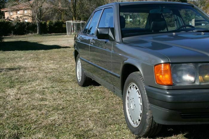 Usado Mercedes 190 166 CV (122 kW) 1987 Gris Berlina