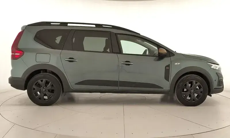 Usado Dacia Jogger Extreme 140 CV (102 kW) 2025 Verde Monovolumen