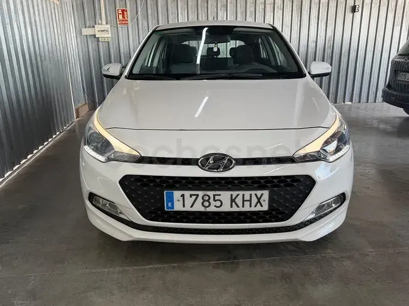 Usado Hyundai i20 GO! 84 CV (61 kW) 2018 Blanco Berlina
