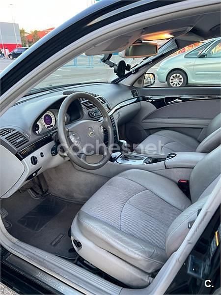 Usado Mercedes E270 Elegance 170 CV (125 kW) 2003 Negro Berlina