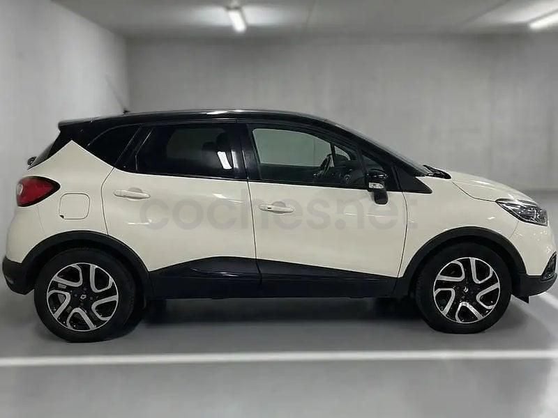 Usado Renault Captur Intens 90 CV (66 kW) 2015 Beige SUV
