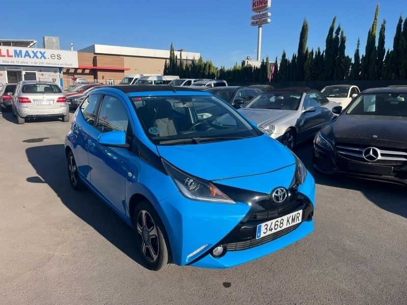 Usado Toyota Aygo 72 CV (52 kW) 2017 Azul metalico Utilitario