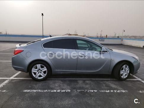 Gris / plata Usado 2012 Opel Insignia Selective Berlina | 6950 € (Precio justo) - Imagen 1/4
