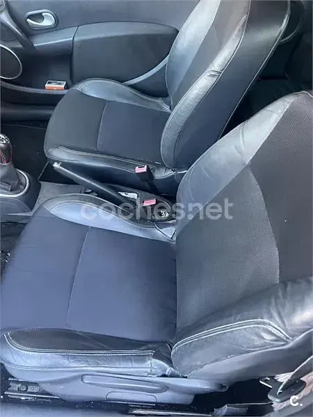 Usado Renault Clio II 75 CV (55 kW) 2008 Negro Berlina