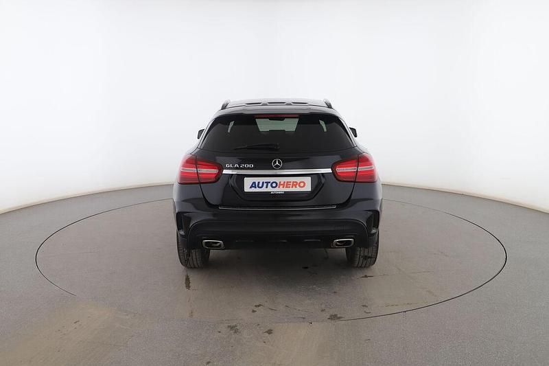 Usado Mercedes GLA200 AMG line 155 CV (114 kW) 2018 Negro SUV