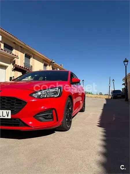 Usado Ford Focus ST-Line 125 CV (91 kW) 2022 Rojo Berlina