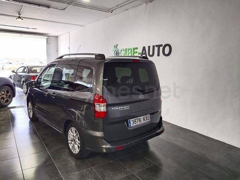 Käytetty Ford Tourneo Courier Titanium 100 HP (73 kW) 2019 Harmaa Tila-auto