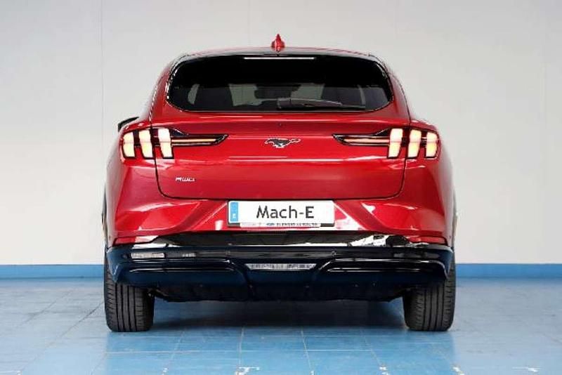 Usado Ford Mustang Mach-E Extended Range 258 kW (351 CV) 2022 Rojo SUV