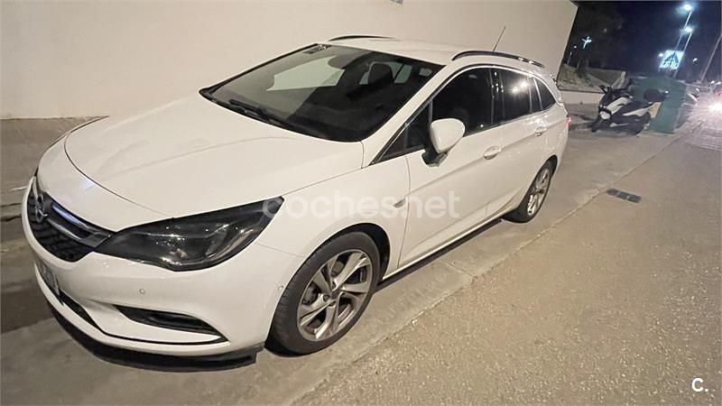 Usado Opel Astra Dynamic 125 CV (91 kW) 2019 Blanco Familiar