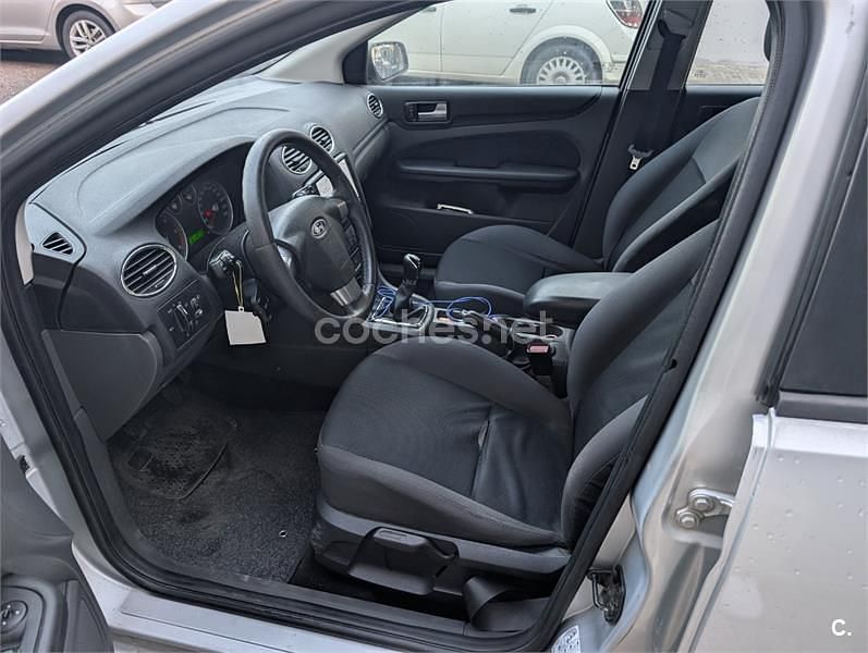 Usado Ford Focus Titanium 136 CV (100 kW) 2005 Gris / plata Berlina