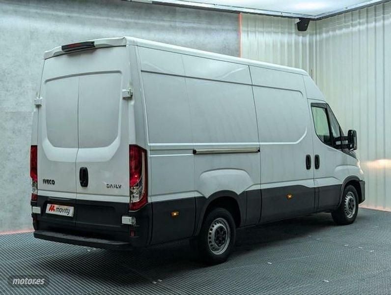 Usado Iveco Daily 156 CV (114 kW) 2022 Blanco Van