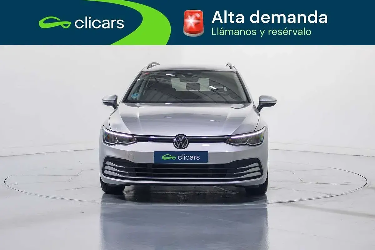 Usado VW Golf VIII Life 110 CV (80 kW) 2021 Plateado Familiar