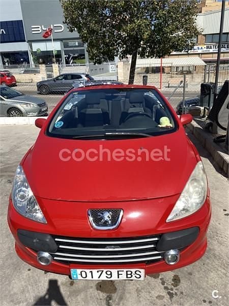 Usado Peugeot 307 CC 110 CV (80 kW) 2006 Rojo Descapotable