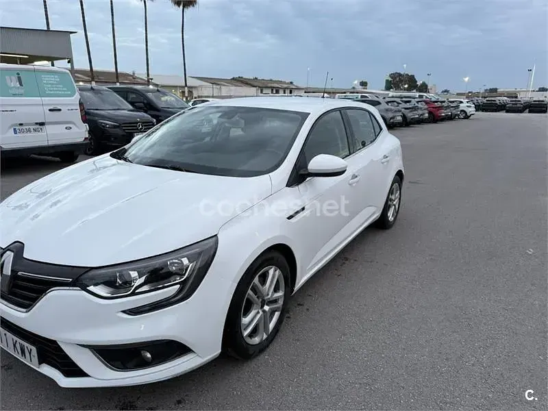 Usado Renault Mégane IV Business 115 CV (84 kW) 2019 Blanco Berlina