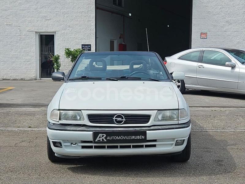 Usado Opel Astra Cabriolet 115 CV (84 kW) 1997 Blanco Descapotable
