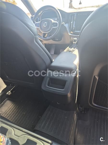 Usado Volvo XC60 Momentum 250 CV (183 kW) 2020 Negro SUV