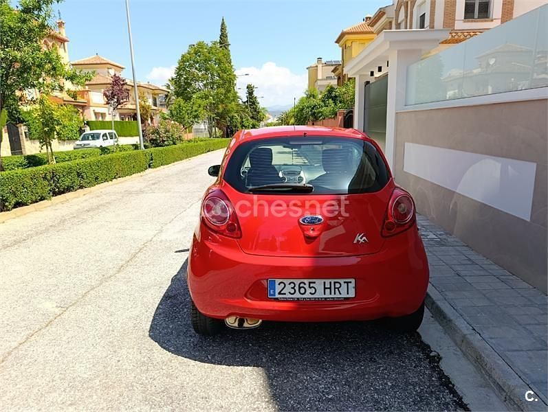Usado Ford Ka 69 CV (50 kW) 2013 Rojo Utilitario