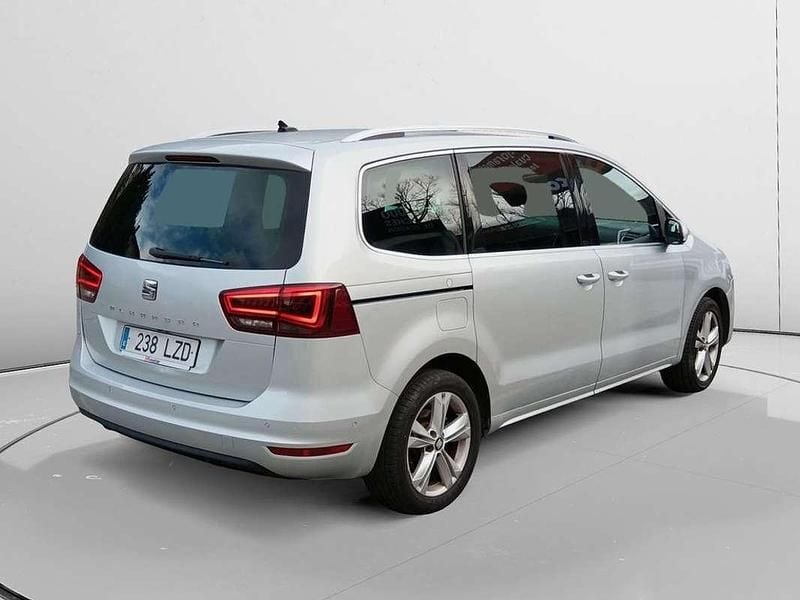 Usado Seat Alhambra XCELLENCE 151 CV (111 kW) 2022 Gris Monovolumen