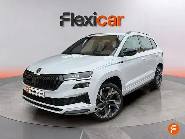 Usado Skoda Karoq SportLine 150 CV (110 kW) 2025 Blanco SUV