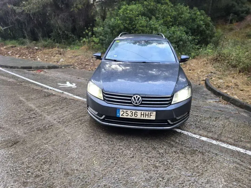 Usado VW Passat Highline 160 CV (117 kW) 2011 Gris Familiar