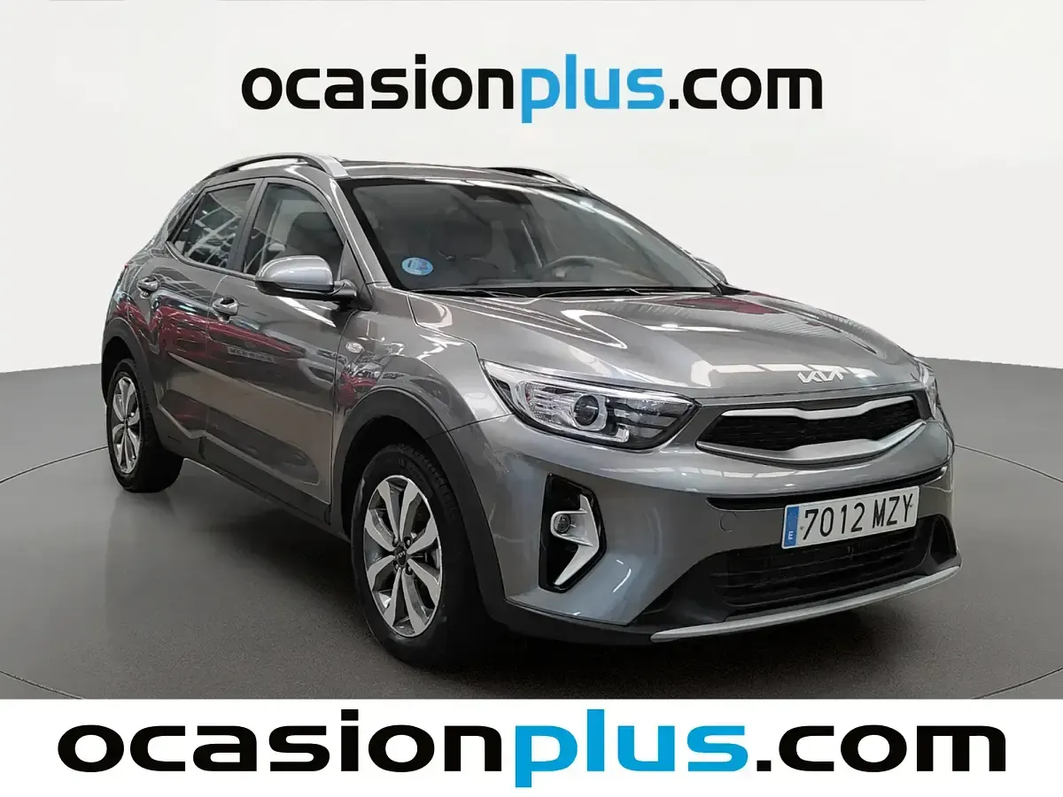 Usado Kia Stonic 100 CV (73 kW) 2025 Gris SUV