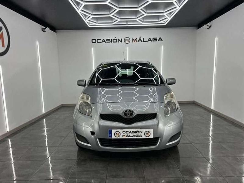 Usado Toyota Yaris Active 69 CV (50 kW) 2009 Gris / plata Berlina