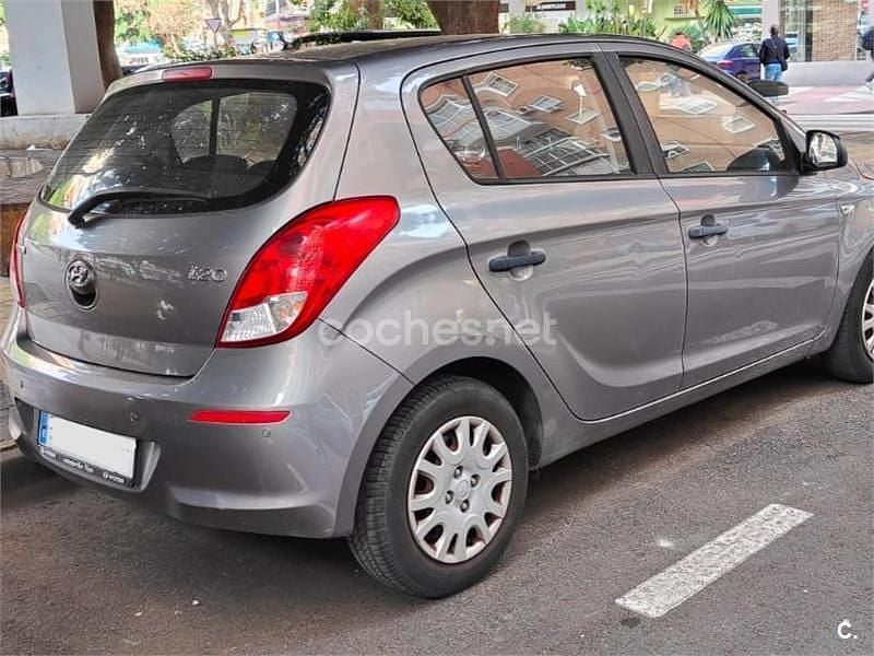 Usado Hyundai i20 85 CV (62 kW) 2013 Gris / plata Utilitario