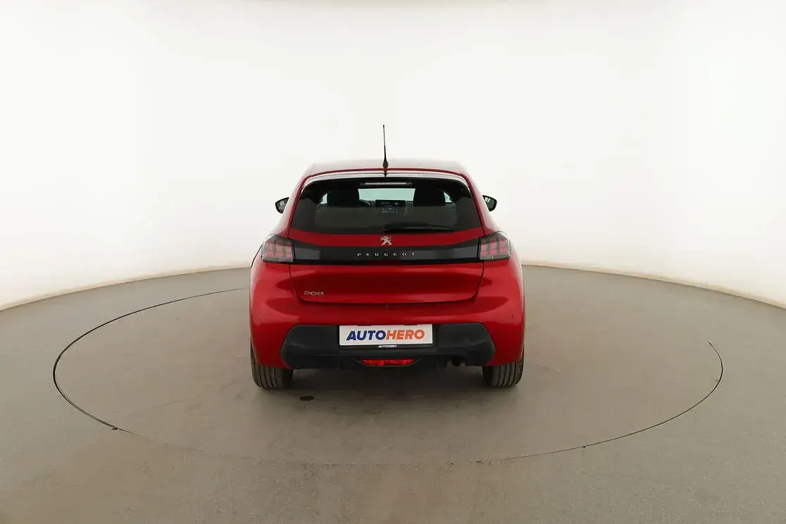 Usado Peugeot 208 Active 101 CV (74 kW) 2021 Rojo Utilitario