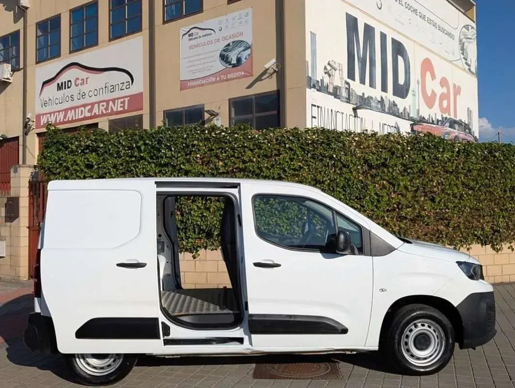 Usado Peugeot Partner Premium 102 CV (75 kW) 2021 Blanco Monovolumen